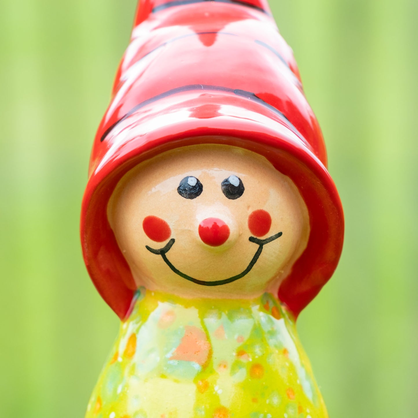 Tangoo Keramik Wichtel in grün / Gartenstecker