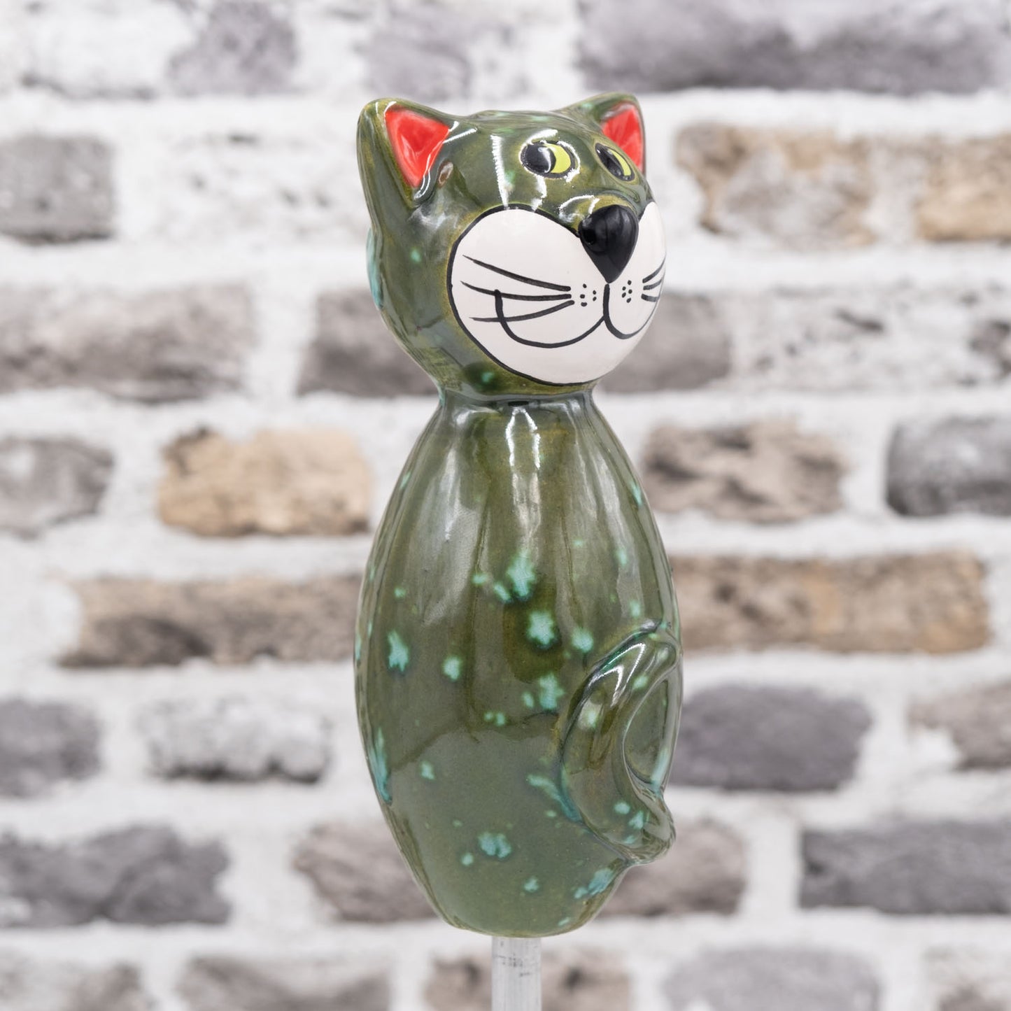 Keramik Katze klein Olive für den Garten / Gartenstecker