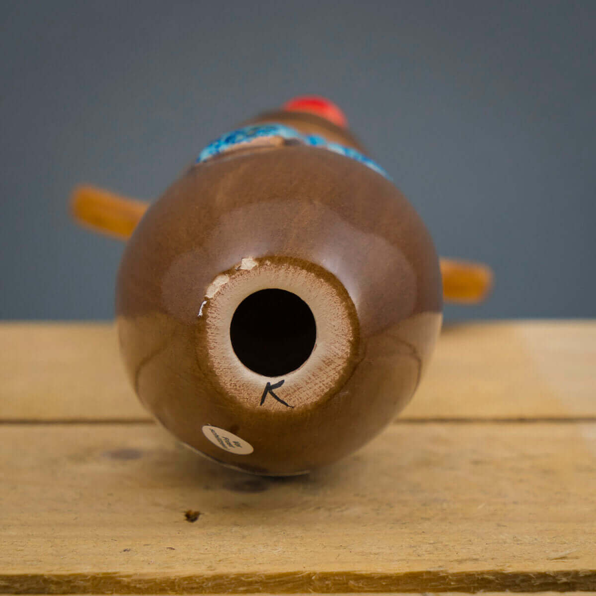 Tangoo Keramik Elch für den Garten mit blauem Halstuch (Rentier)