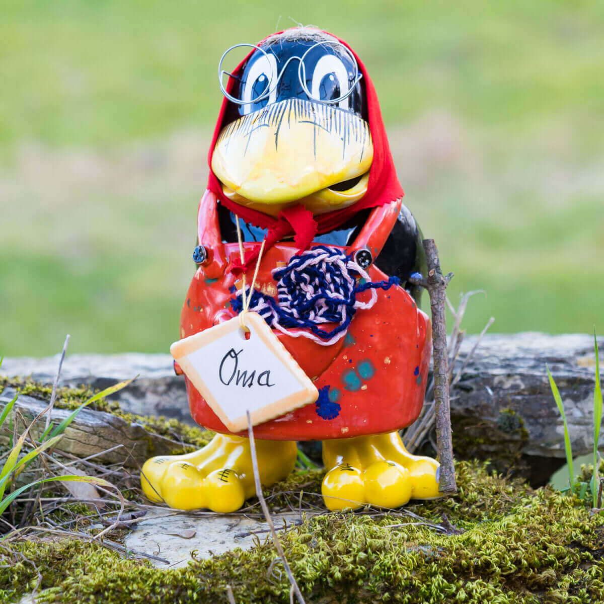 Tangoo Keramik Rabe "Oma" für den Garten / Gartendeko / Gartenfigur