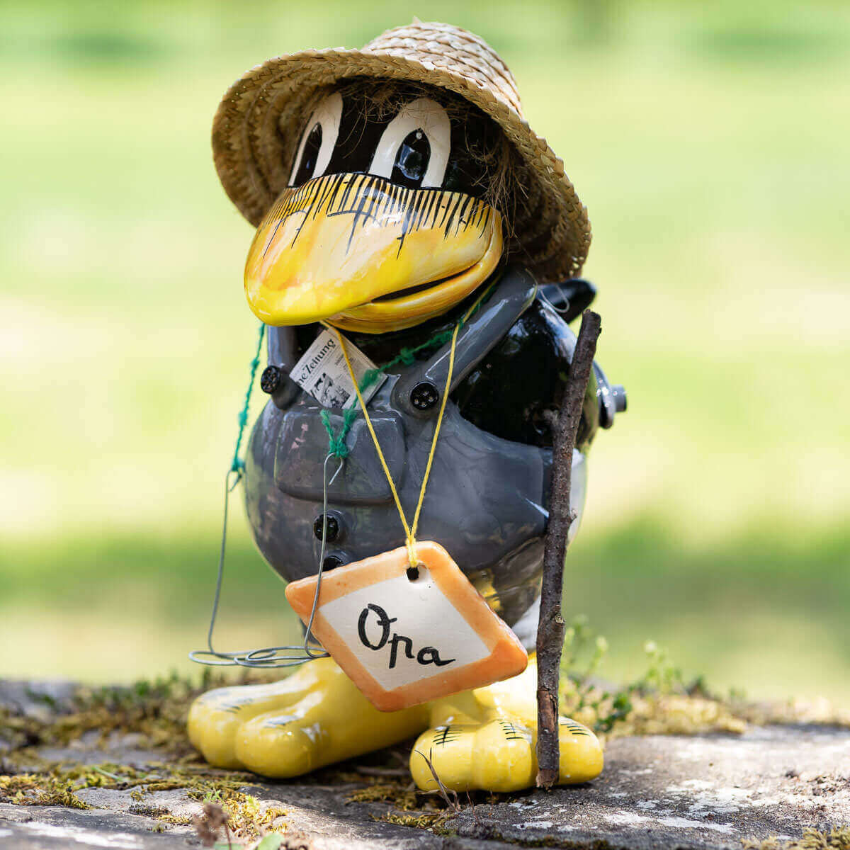 Tangoo Keramik Rabe "Opa"graue Hose für den Garten / Gartendeko