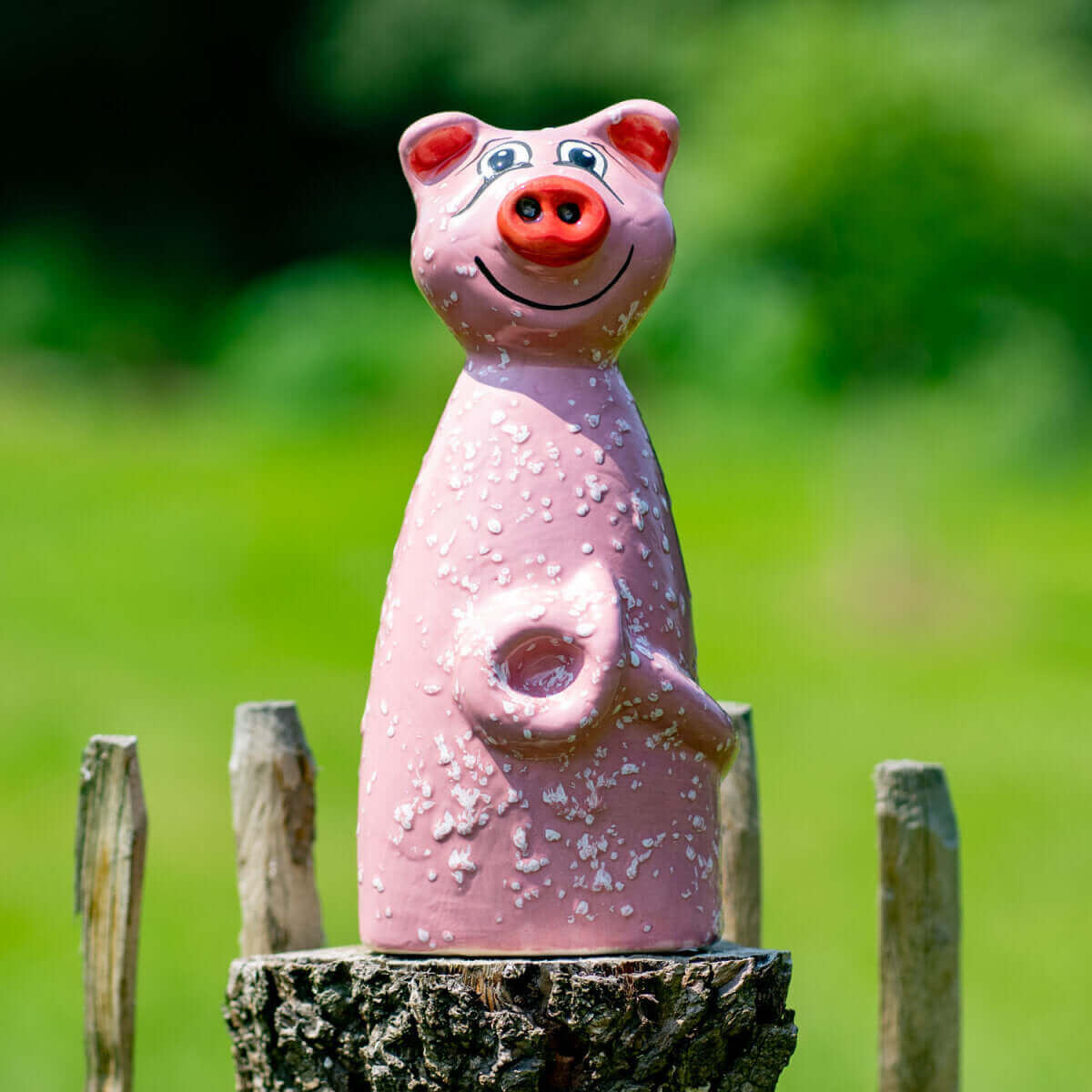 Tangoo Zaunsitzer Keramik Schwein für den Garten mit weißen Sprenkeln