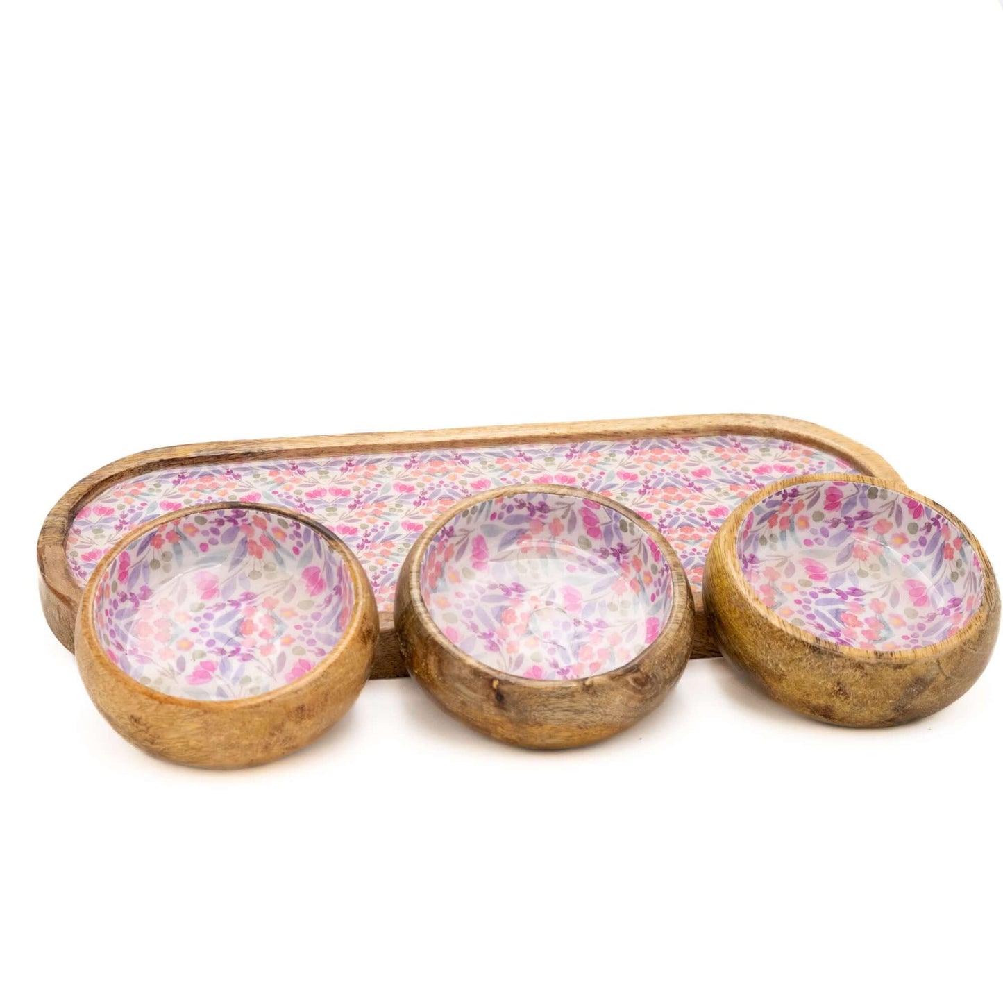 Tablett aus Mangoholz mit drei Schalen, Blumenmuster