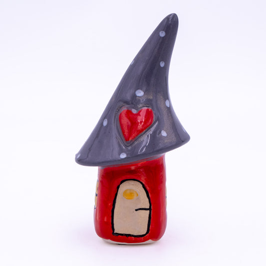 Wichtel Haus Keramik mit Herz Rot-Grau – 14 cm