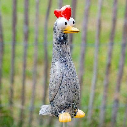 Tangoo Keramik Huhn grau für den Garten, Gartenstecker