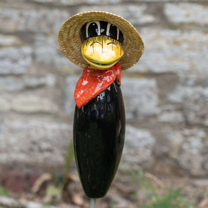 Tangoo Keramik Rabe für den Garten mit rotem Halstuch, Gartenstecker